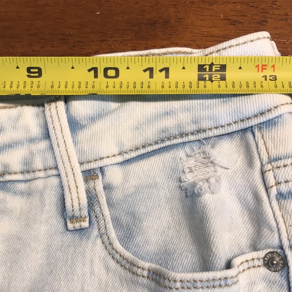 Old Navy Super Skinny Distressed High Rise Rockstar Jeans - Picture 9 of 13